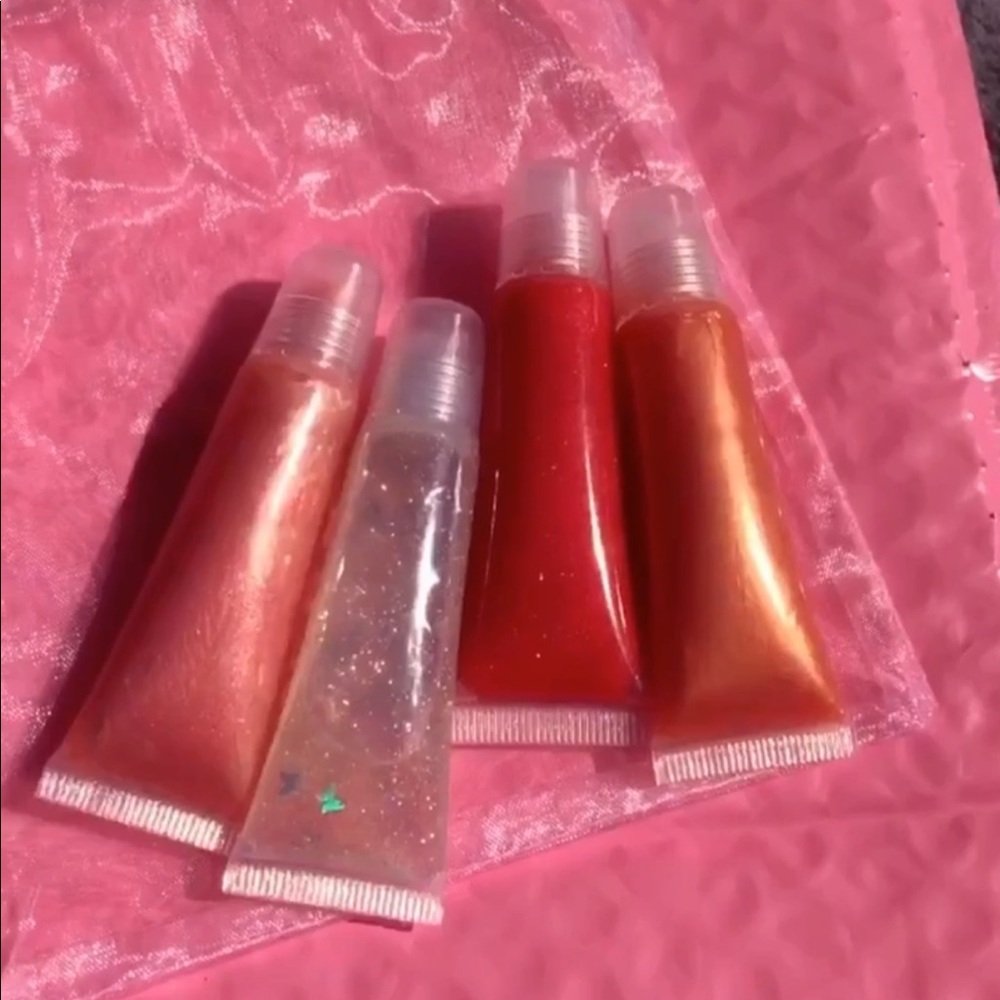 Vegan Cruelty free lip plumping gloss